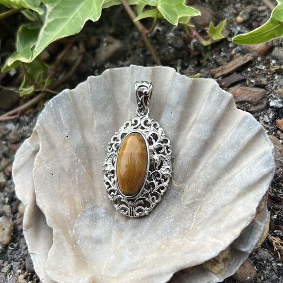 NIB Tiger's Eye Solitaire Pendant in Platinum Over Copper with Magnet Therapy - Picture 2 of 6